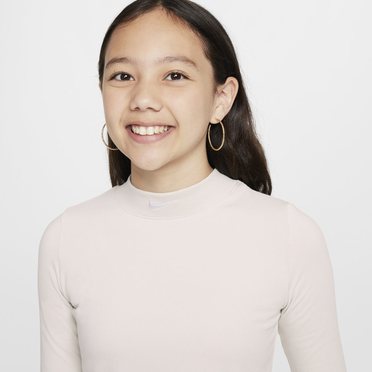 Nike Girls' Sportswear Long Sleeve T-Shirt Medium Light Bone/White