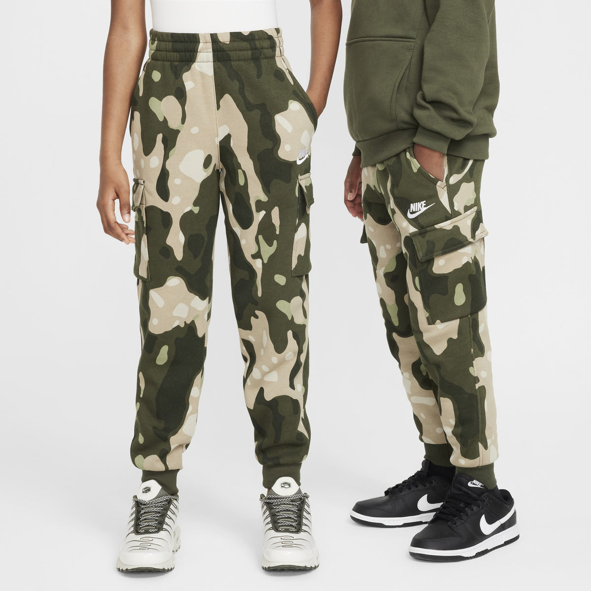 Nike Club Fleece Cargo Pants M - Khaki/White boys
