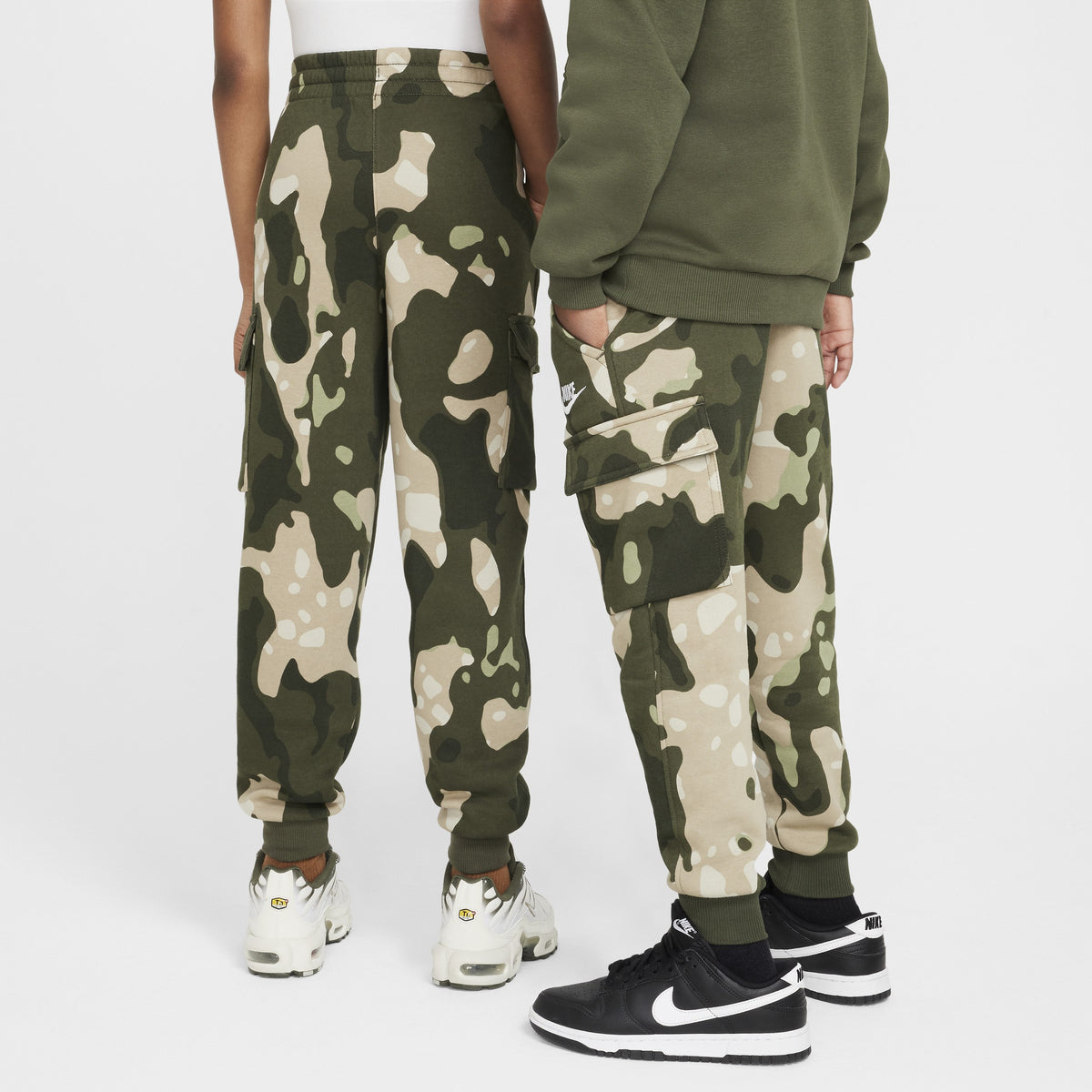 Nike Club Fleece Cargo Pants M - Khaki/White boys