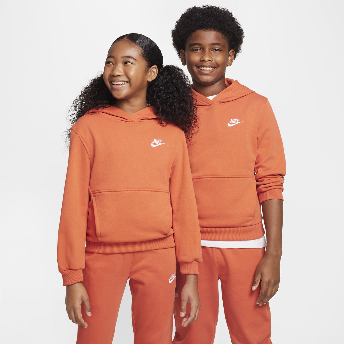 Nike boys Club Fleece Hoodie - Vtgcrl/Whi, 
 M